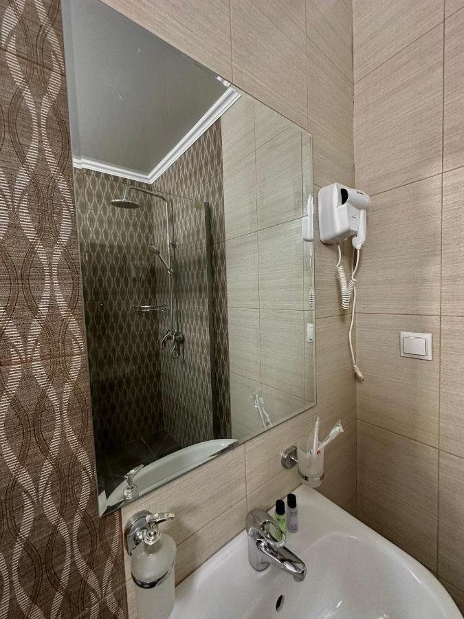Bastau Hotel Almaty Esterno foto