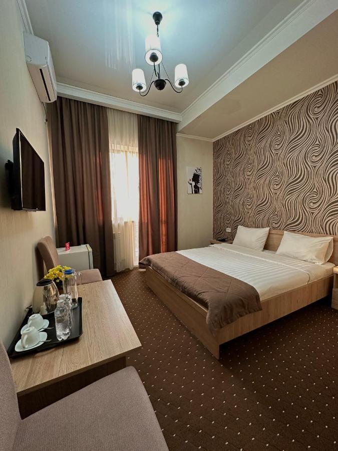 Bastau Hotel Almaty Esterno foto