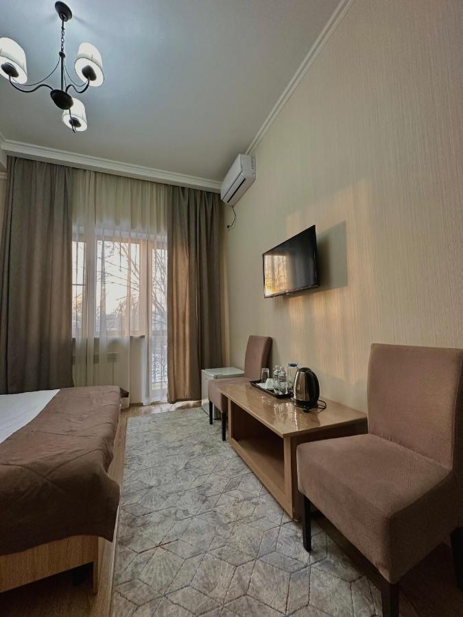 Bastau Hotel Almaty Esterno foto